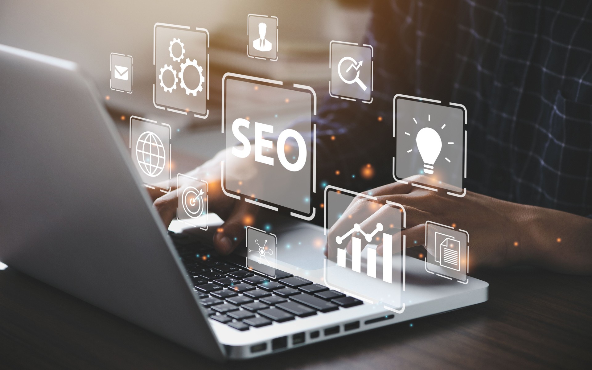 Homme d’affaires utilisant un ordinateur pour l’analyse SEO Optimisation des moteurs de recherche Marketing Ranking Trafic Site Internet Business Technology Concept. » n